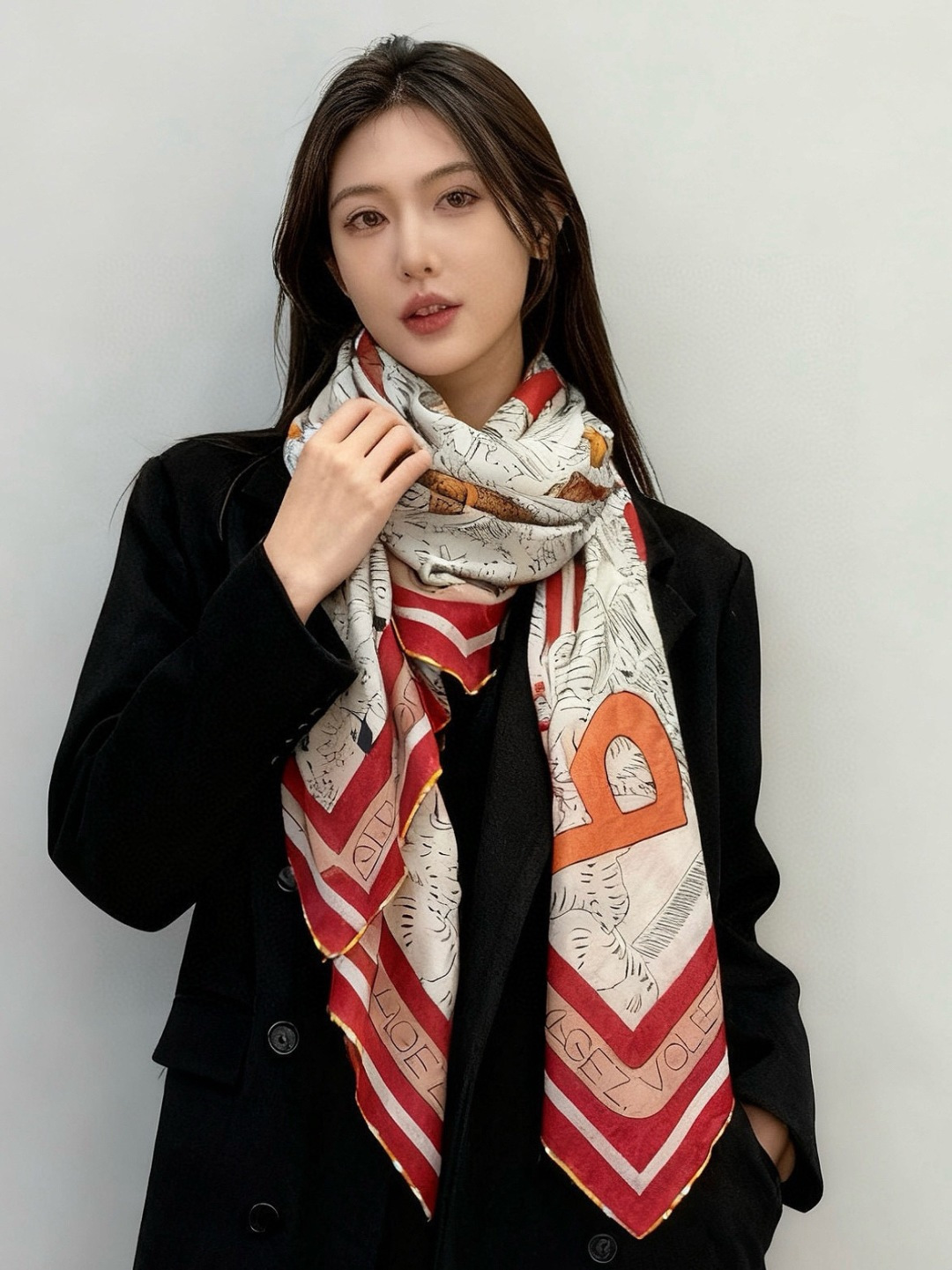 LV x TM 140披肩【140顶级丝绒双面同色披肩】本款L Multicolor披肩出自路易威登与知