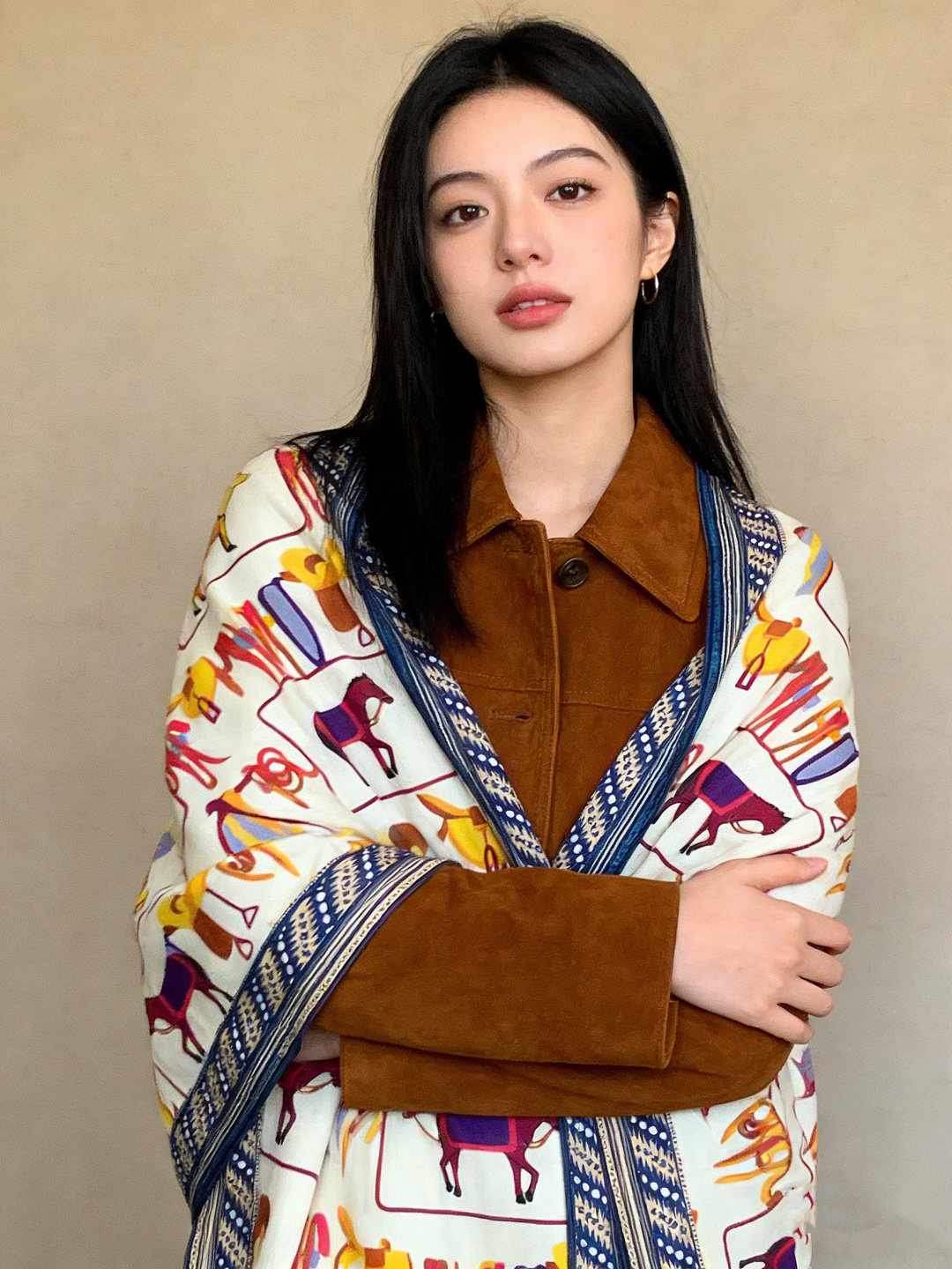 ✨✨【双面同色 丝绒款】H家羊绒新款 买了都说好看‼️推荐💕【骏马披挂 140】羊绒方巾‼️H家ZG爆款