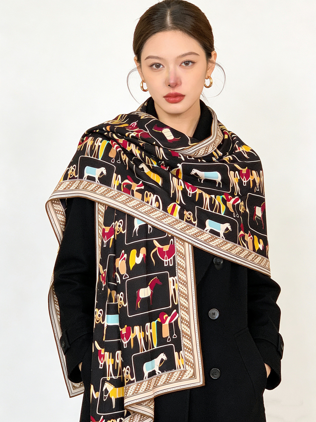 ✨✨【双面同色 丝绒款】H家羊绒新款 买了都说好看‼️推荐💕【骏马披挂 140】羊绒方巾‼️H家ZG爆款