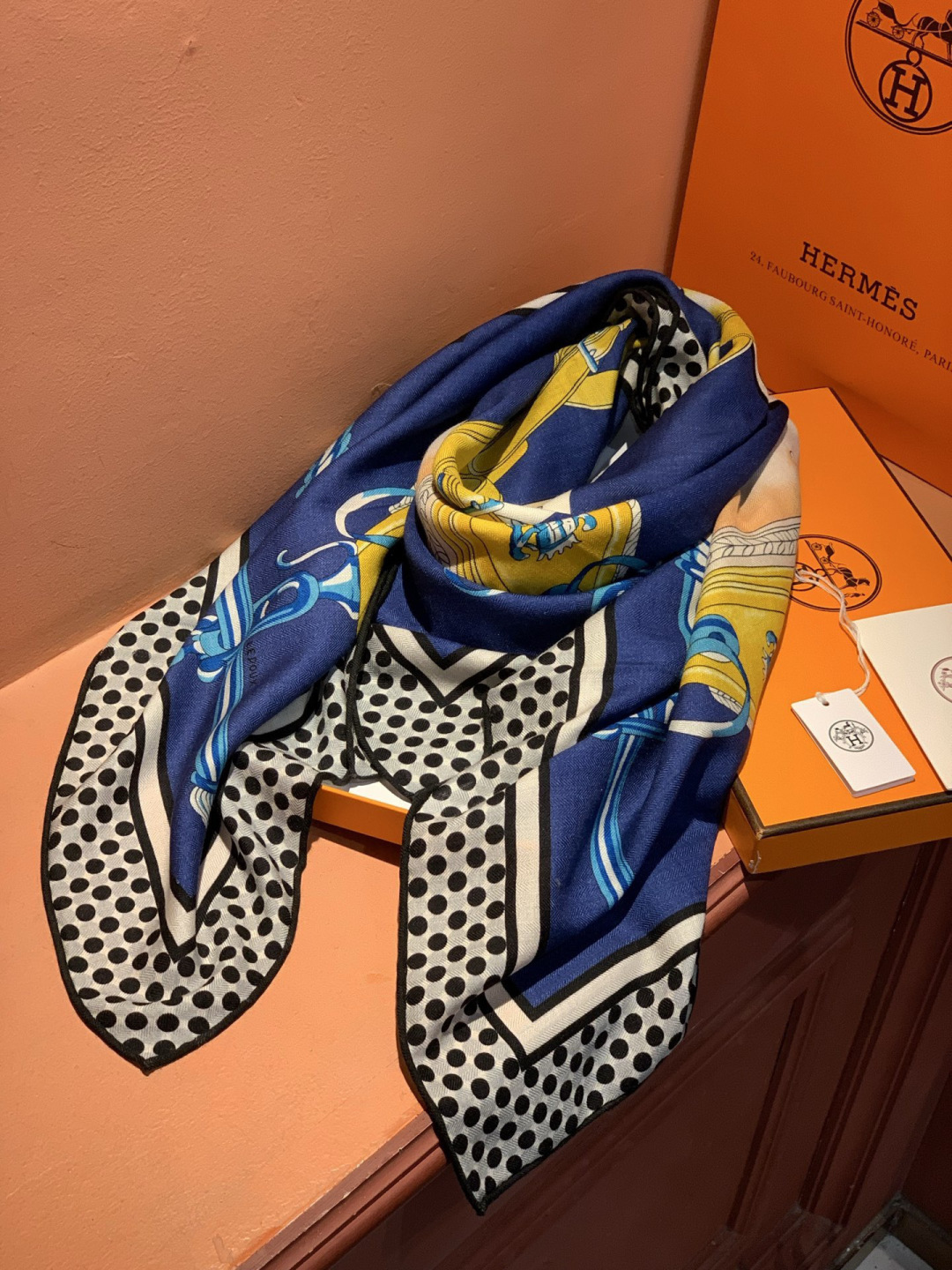 【140顶级丝羊绒双面同色披肩『骏马之城』！！超级气质！！】不仅美有其表，更有好品质与好细节的出彩内质！