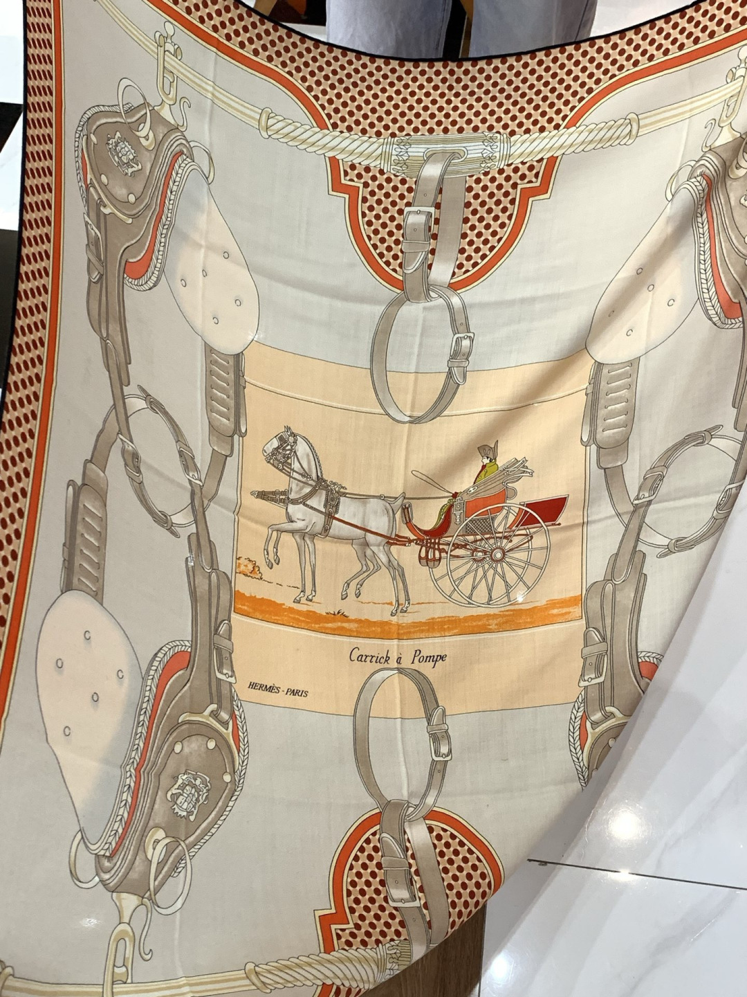 【140顶级丝羊绒双面同色披肩『骏马之城』！！超级气质！！】不仅美有其表，更有好品质与好细节的出彩内质！