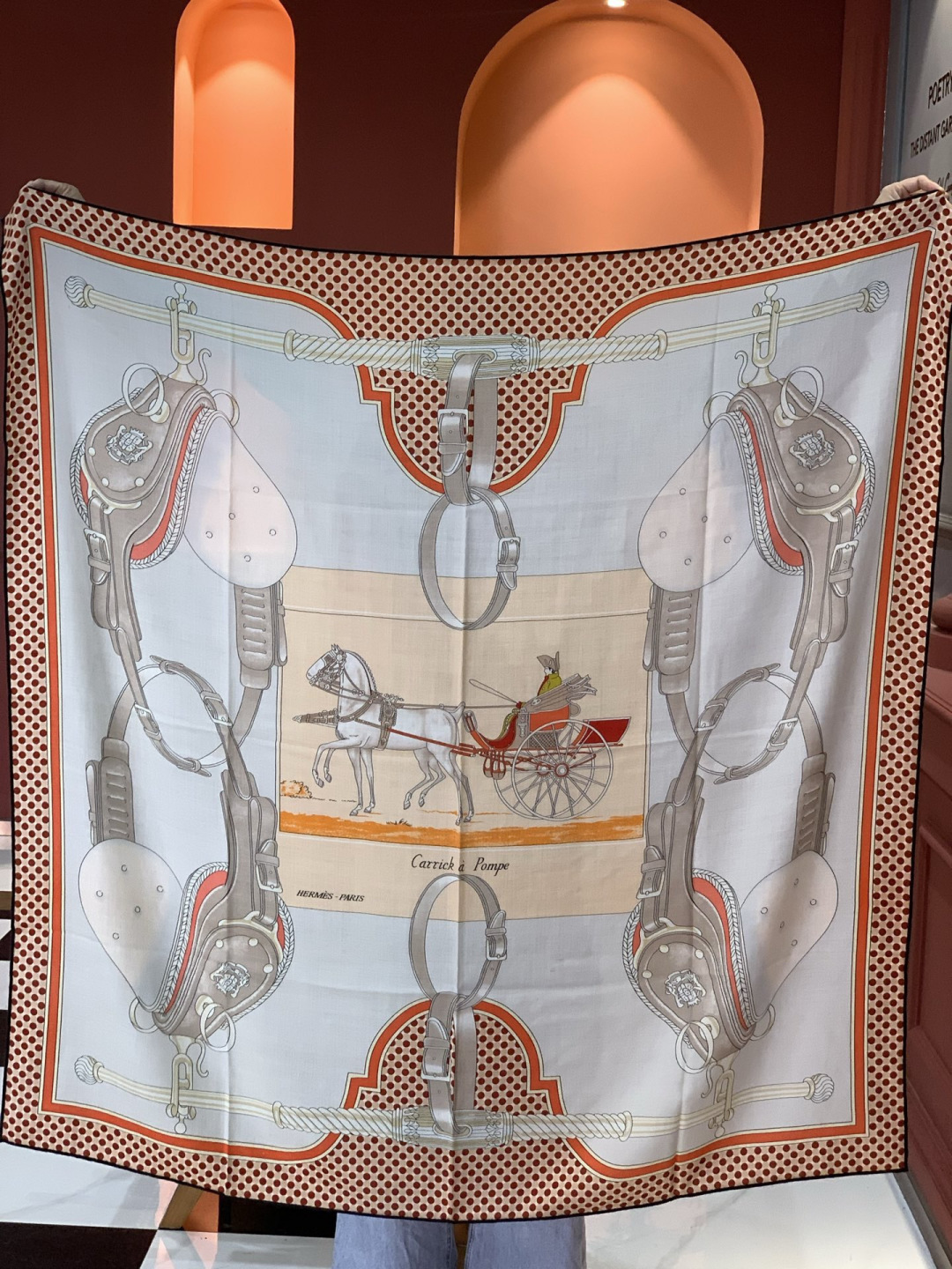 【140顶级丝羊绒双面同色披肩『骏马之城』！！超级气质！！】不仅美有其表，更有好品质与好细节的出彩内质！