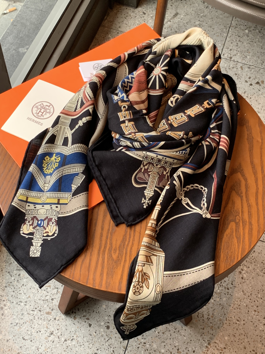 羊绒新款🆕👏👏买了都说好看‼️推荐💕爱马仕双面同色羊绒方巾【双面同色140】，顶级工艺超值‼️爱马仕专柜