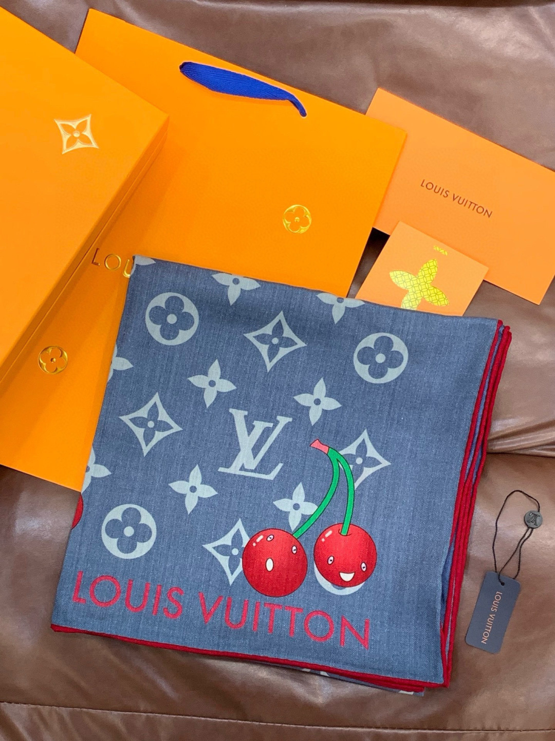 LV X TM MONOGRAMCERISE 140丝绒方巾【140双面丝绒同色】LV × TM Mon