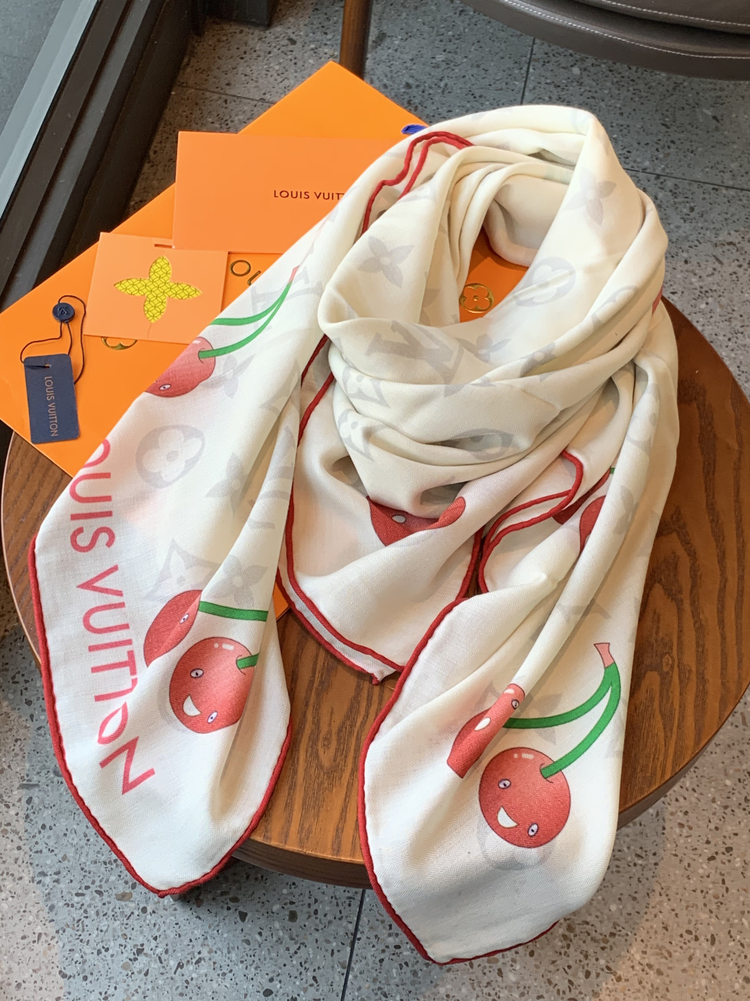 LV X TM MONOGRAMCERISE 140丝绒方巾【140双面丝绒同色】LV × TM Mon