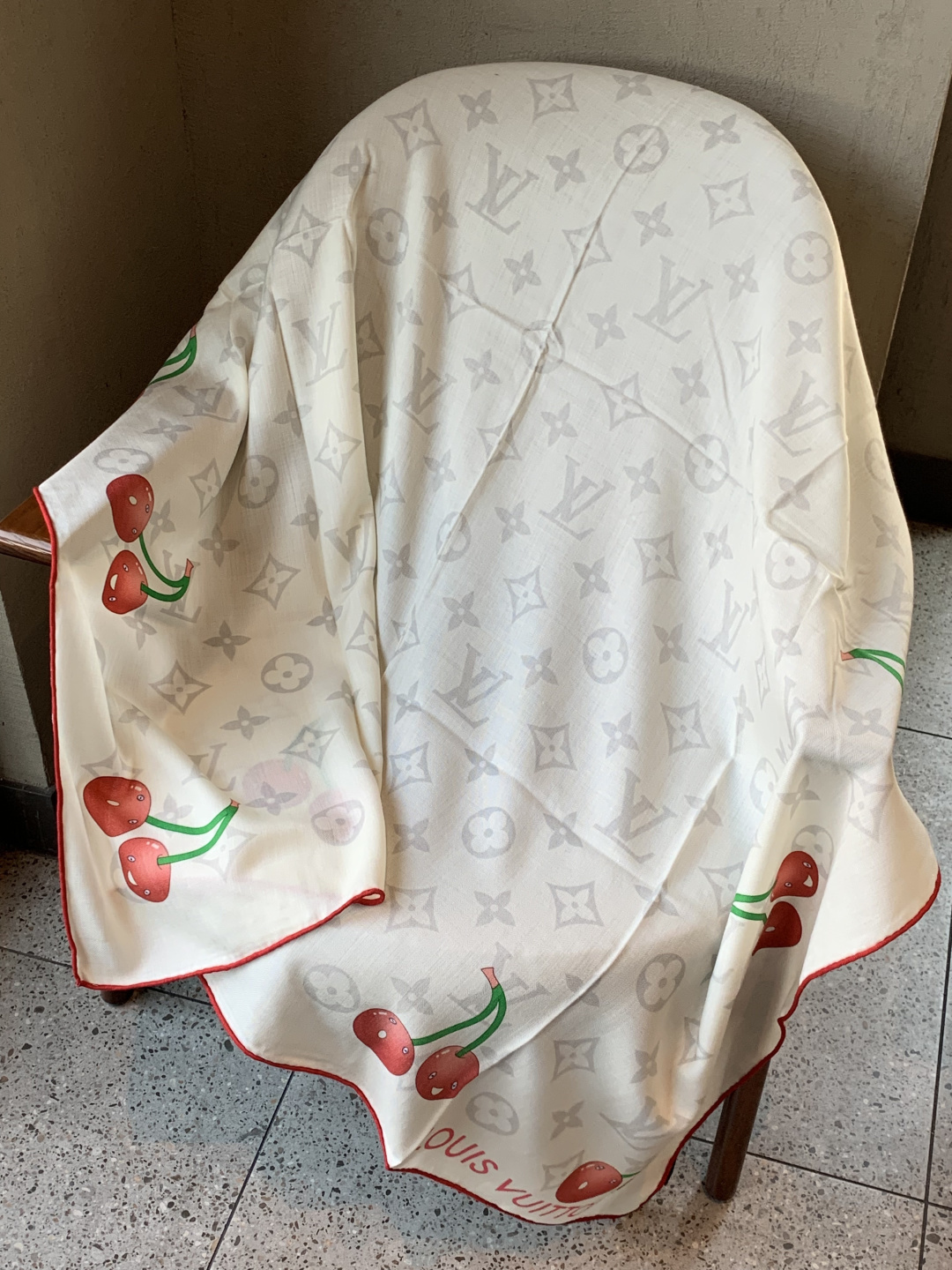 LV X TM MONOGRAMCERISE 140丝绒方巾【140双面丝绒同色】LV × TM Mon