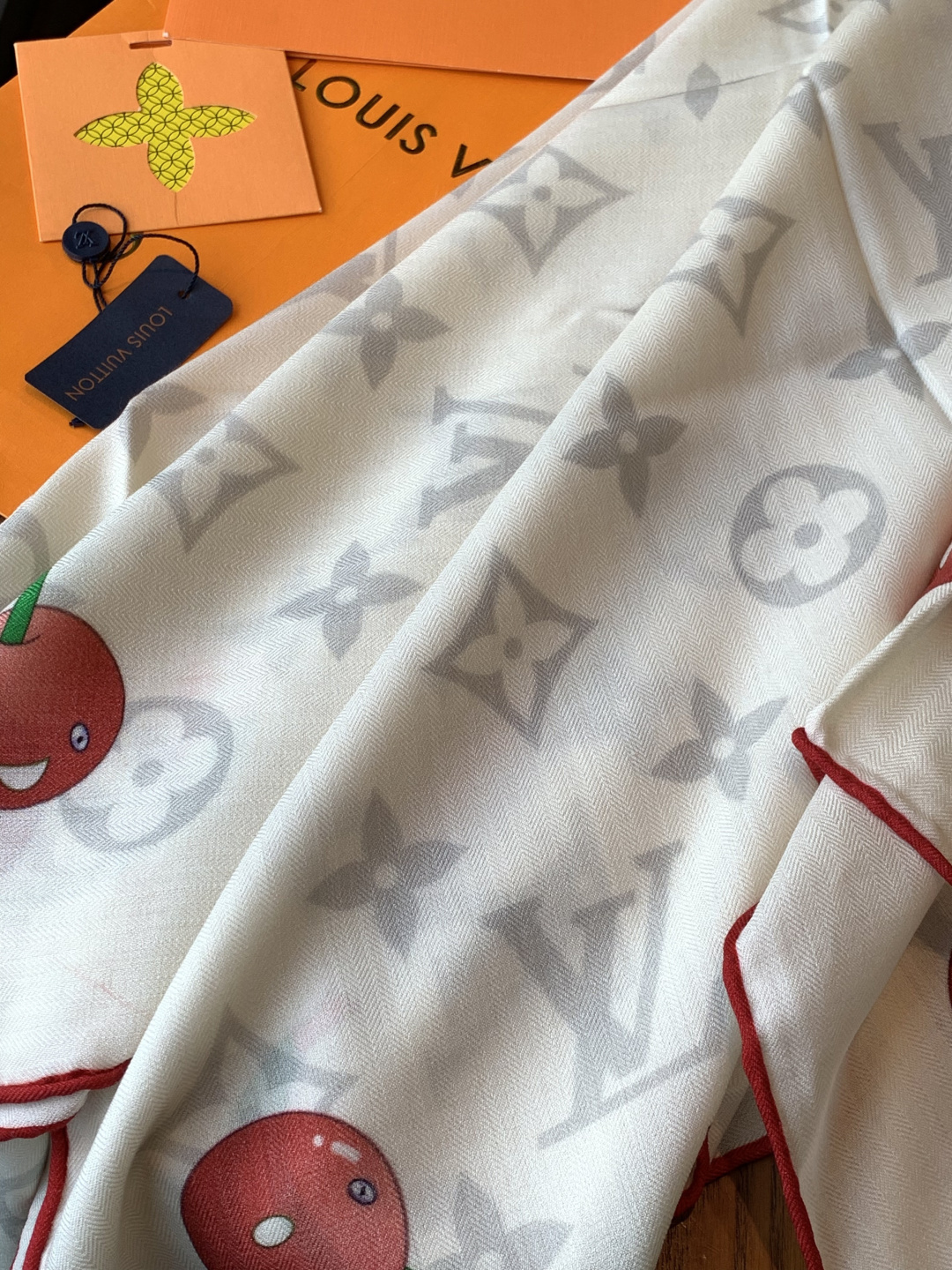 LV X TM MONOGRAMCERISE 140丝绒方巾【140双面丝绒同色】LV × TM Mon