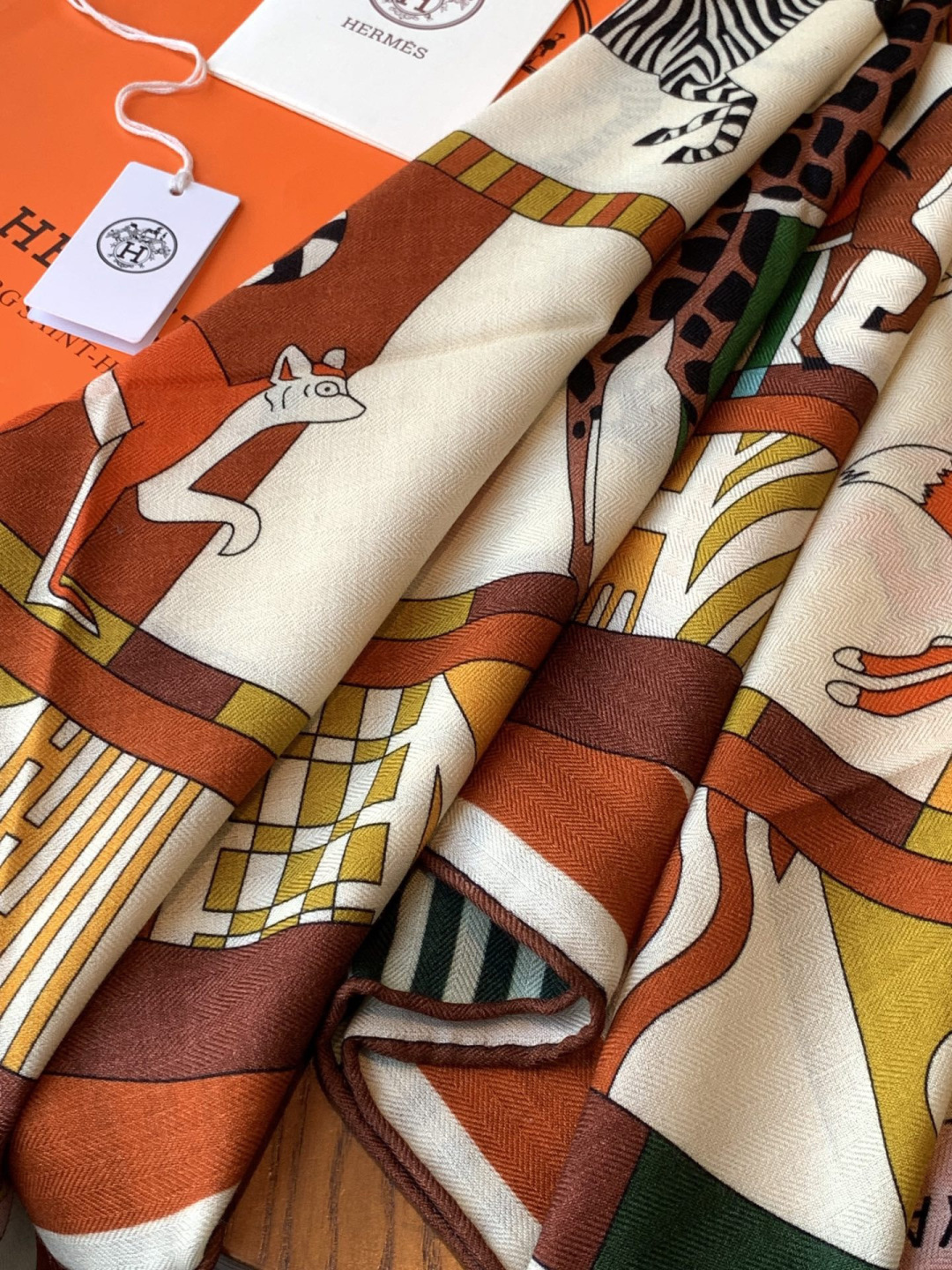 羊绒新款🆕👏👏买了都说好看‼️推荐💕爱马仕双面同色羊绒方巾【双面同色140】，顶级工艺超值‼️爱马仕专柜