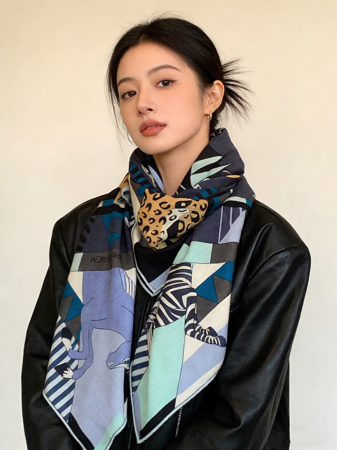 羊绒新款🆕👏👏买了都说好看‼️推荐💕爱马仕双面同色羊绒方巾【双面同色140】，顶级工艺超值‼️爱马仕专柜