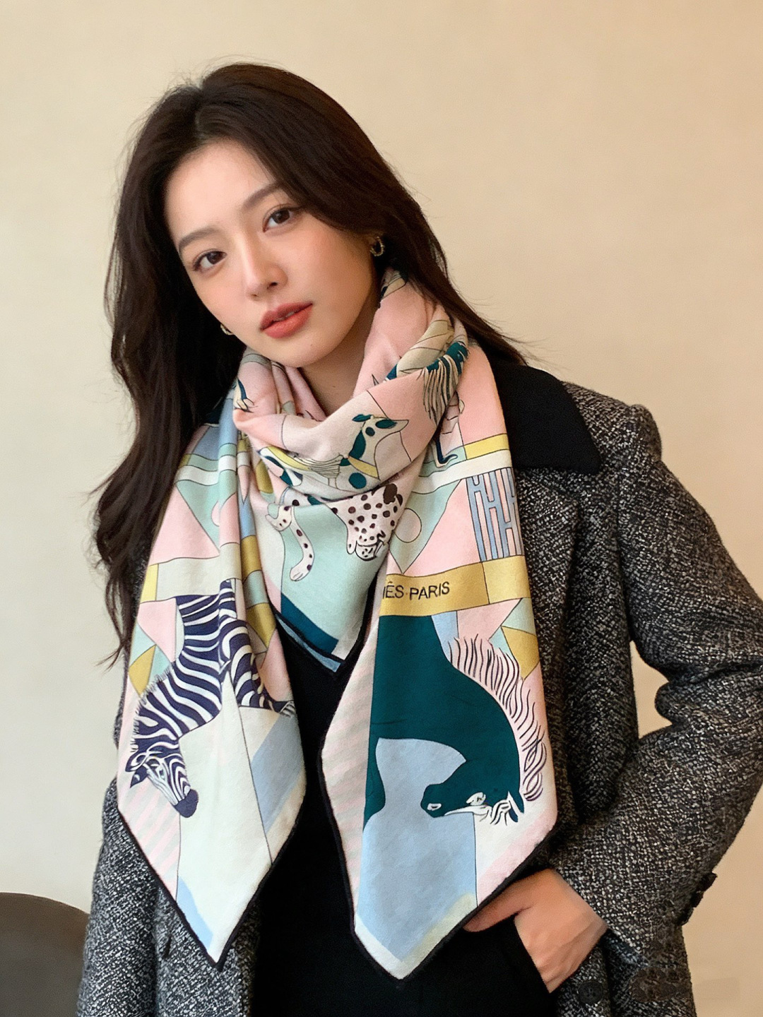 羊绒新款🆕👏👏买了都说好看‼️推荐💕爱马仕双面同色羊绒方巾【双面同色140】，顶级工艺超值‼️爱马仕专柜