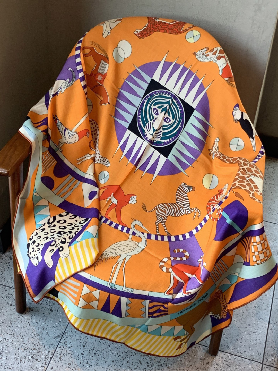 羊绒新款🆕👏👏买了都说好看‼️推荐💕爱马仕双面同色羊绒方巾【双面同色140】，顶级工艺超值‼️爱马仕专柜