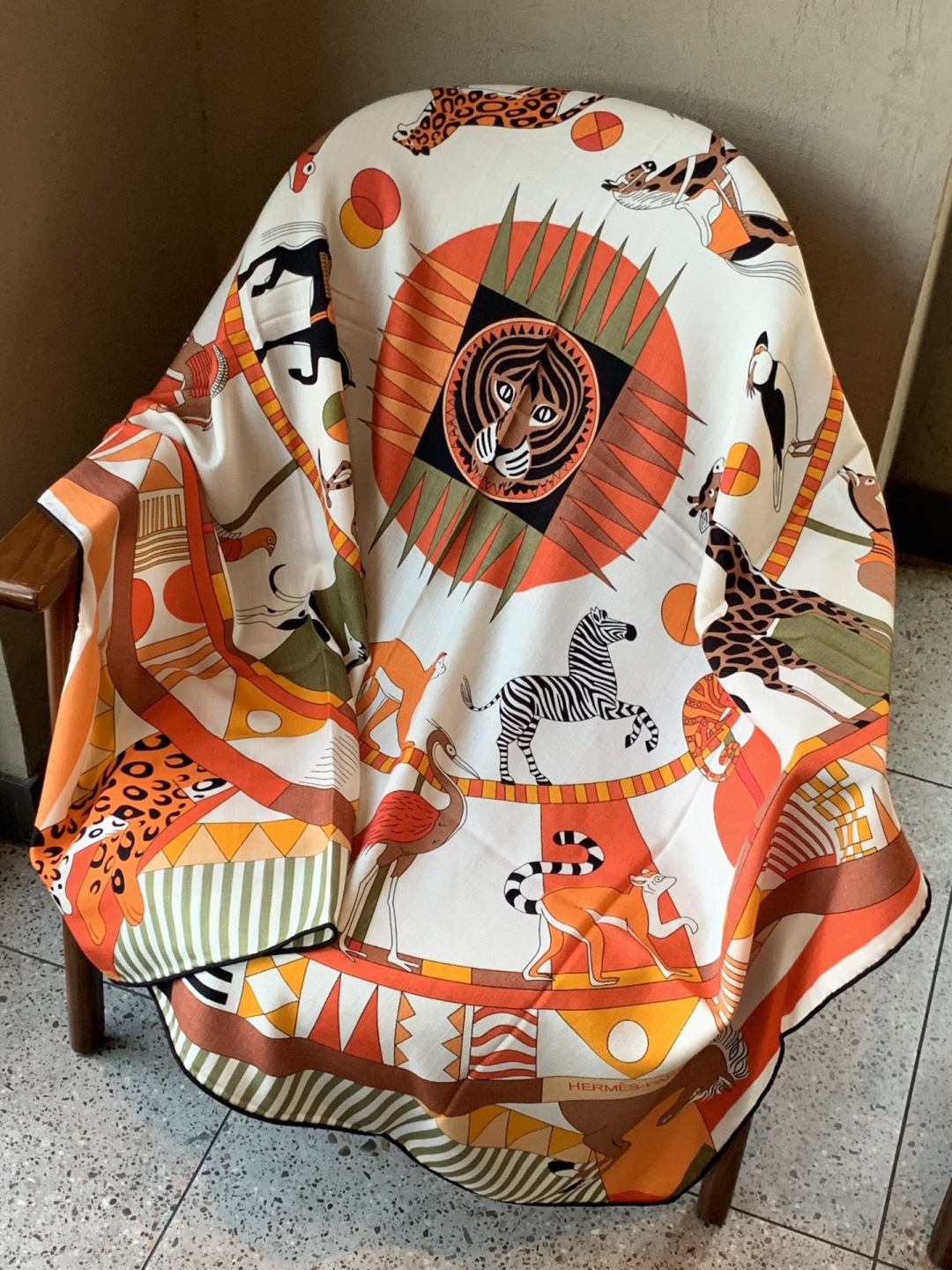 羊绒新款🆕👏👏买了都说好看‼️推荐💕爱马仕双面同色羊绒方巾【双面同色140】，顶级工艺超值‼️爱马仕专柜