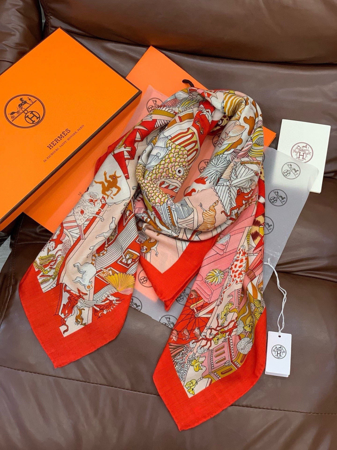 羊绒新款🆕👏👏买了都说好看‼️推荐💕爱马仕双面同色羊绒方巾【动物之城双面同色140】，顶级工艺超值‼️爱