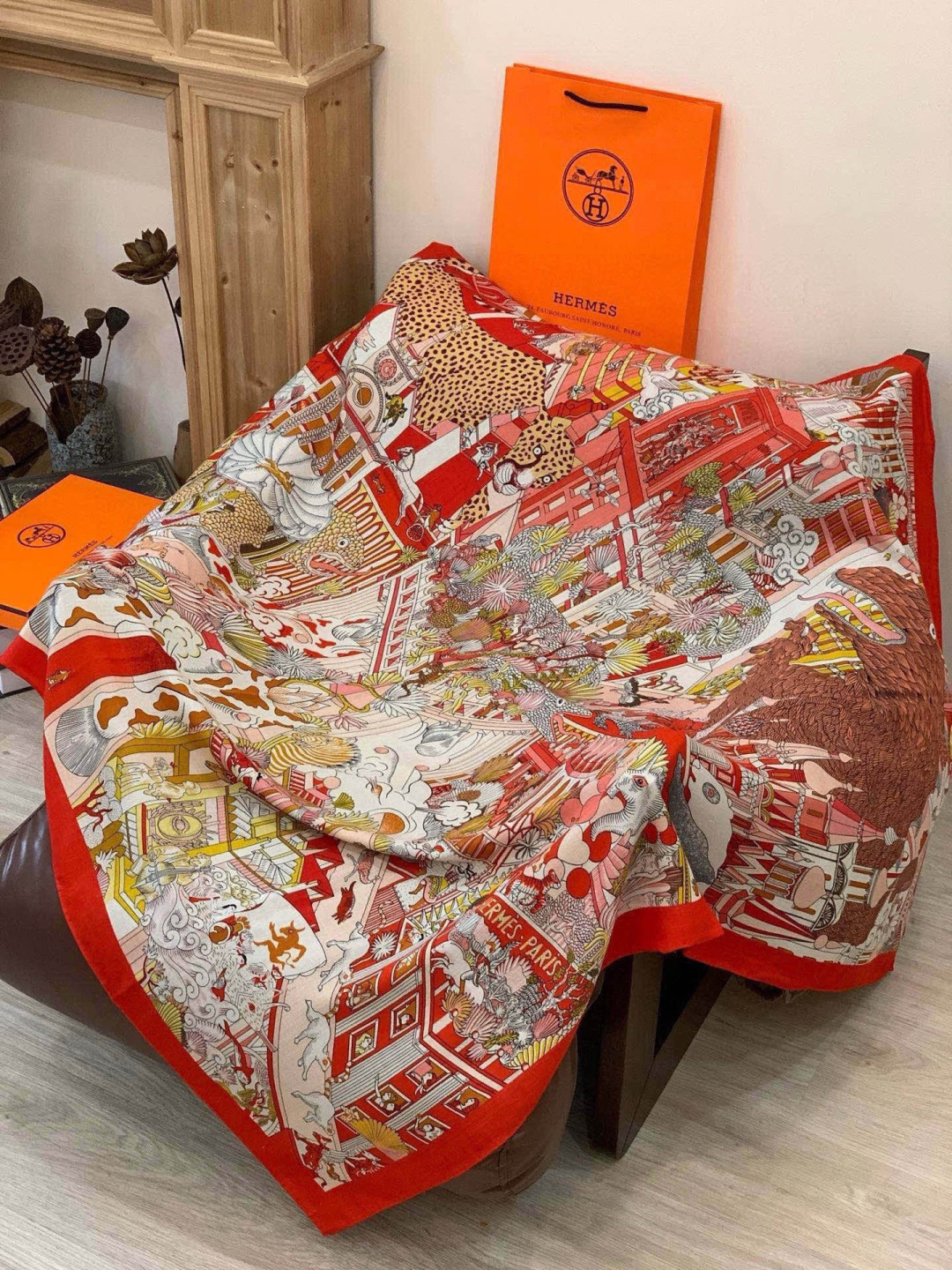 羊绒新款🆕👏👏买了都说好看‼️推荐💕爱马仕双面同色羊绒方巾【动物之城双面同色140】，顶级工艺超值‼️爱