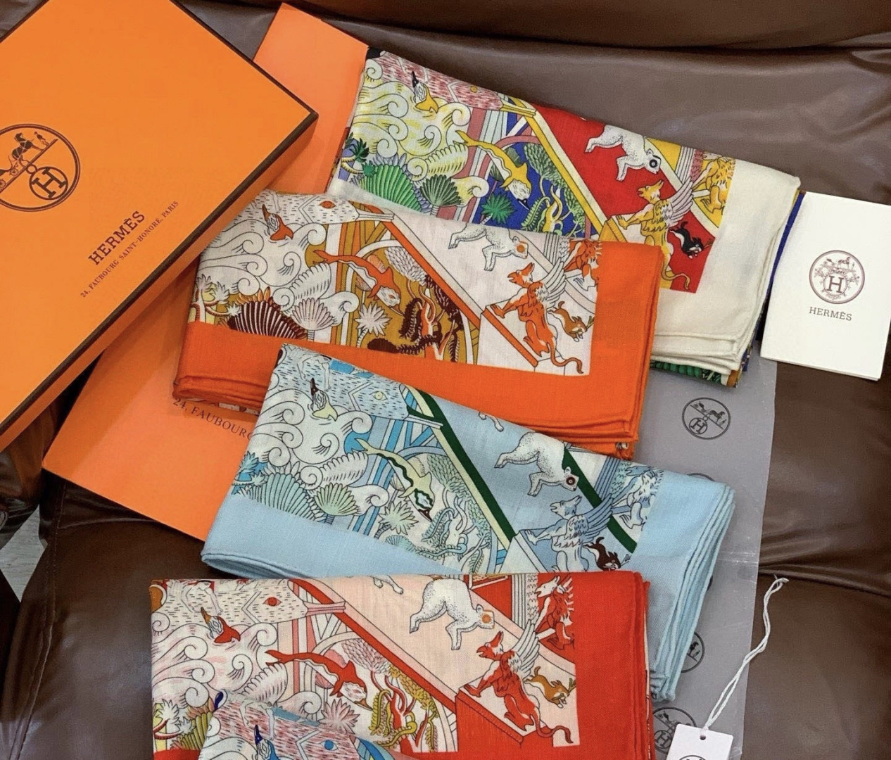 羊绒新款🆕👏👏买了都说好看‼️推荐💕爱马仕双面同色羊绒方巾【动物之城双面同色140】，顶级工艺超值‼️爱