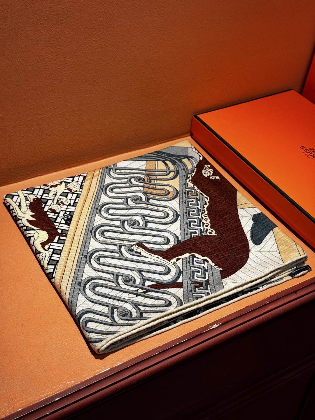 💟上新💞｛24号之谜｝羊绒大方巾[双面同色140]手工卷边H家是创意和作品故事的无限源泉，每季皆推出全新