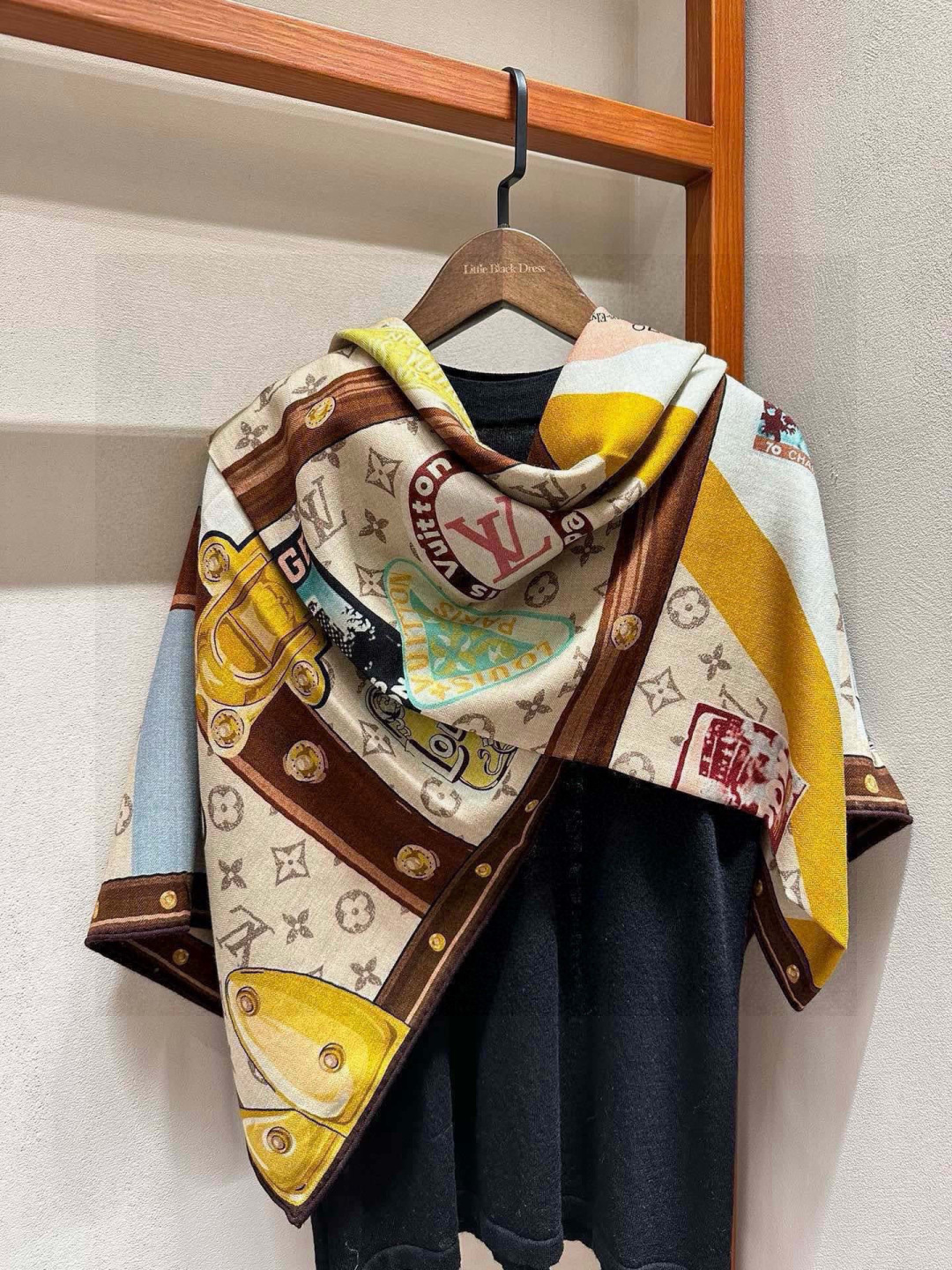 【LV】上新❤️ 路易威登 一款值得品细节的高货抠细节，从一个小块的配色去打败市场货140方巾 二个配色