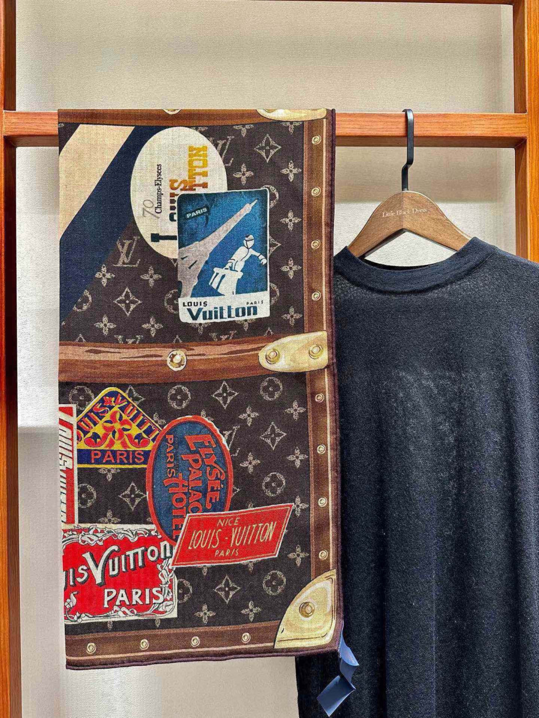 【LV】上新❤️ 路易威登 一款值得品细节的高货抠细节，从一个小块的配色去打败市场货140方巾 二个配色