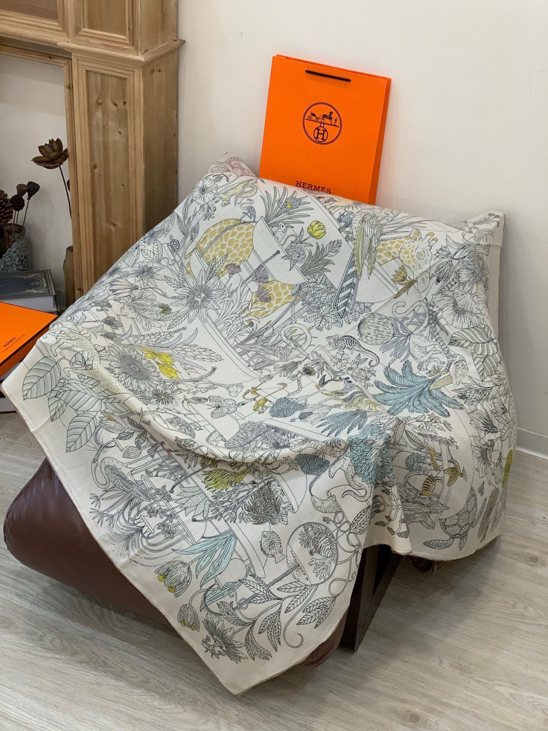 羊绒新款🆕👏买了都说好看‼️推荐💕爱马仕双面同色羊绒方巾，【奇珍乐园双面同色140】顶级工艺超值‼️爱马