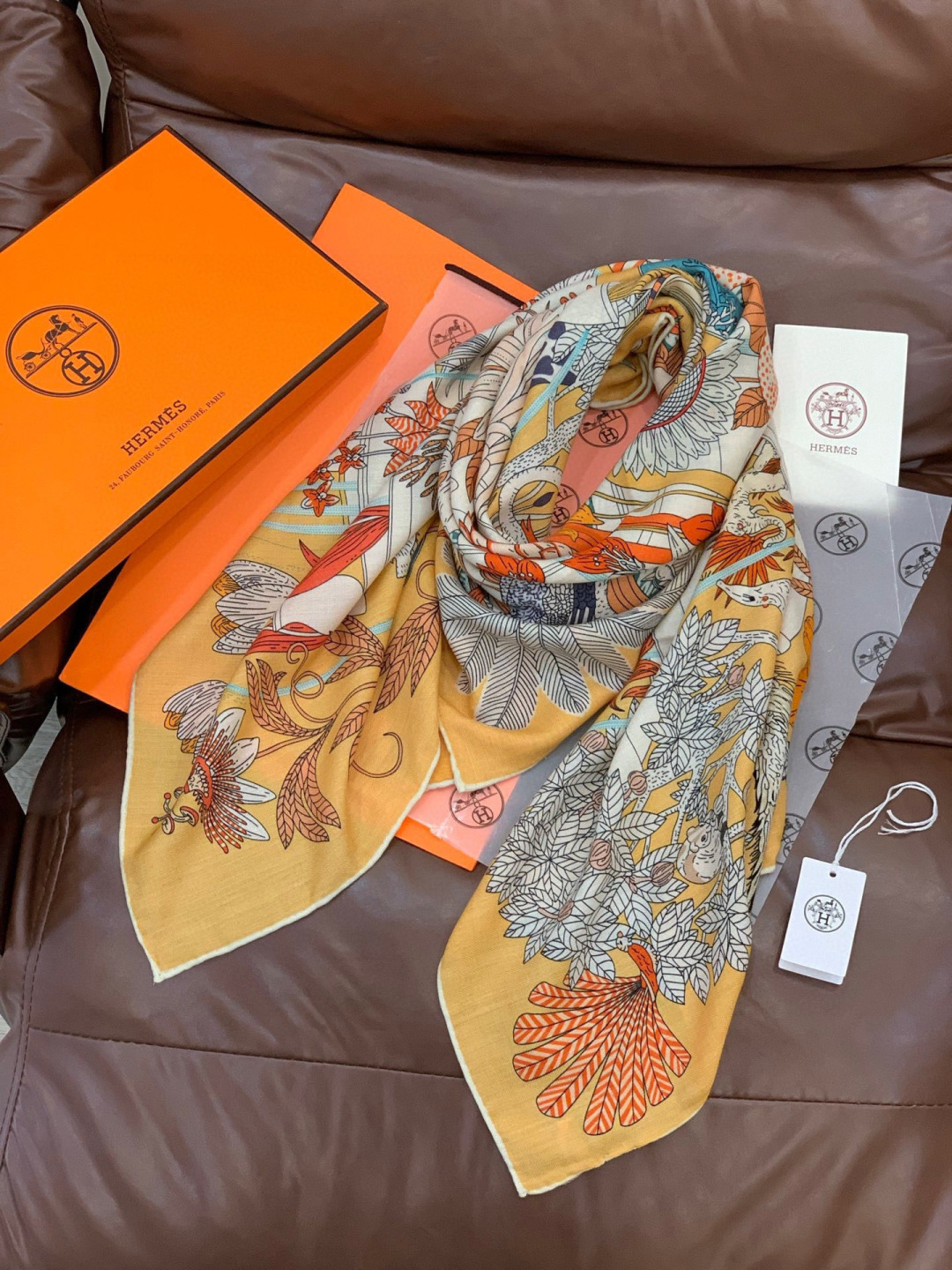 羊绒新款🆕👏买了都说好看‼️推荐💕爱马仕双面同色羊绒方巾，【奇珍乐园双面同色140】顶级工艺超值‼️爱马