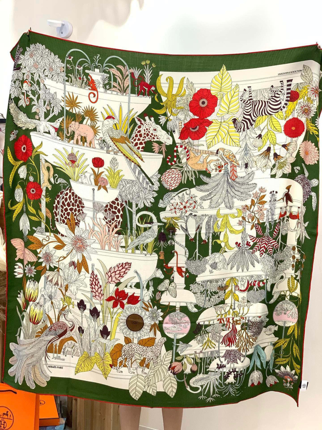 羊绒新款🆕👏买了都说好看‼️推荐💕爱马仕双面同色羊绒方巾，【奇珍乐园双面同色140】顶级工艺超值‼️爱马