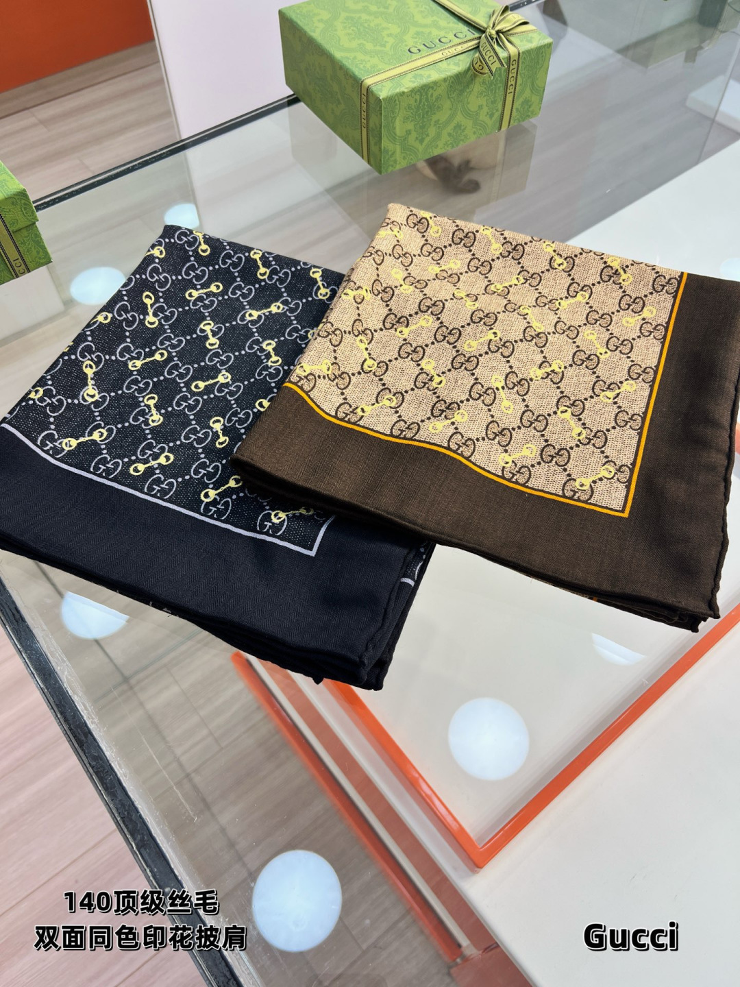 Gucci ~140双面同色披肩手工卷边山羊绒和真丝混纺披肩（70%山羊毛、30%桑蚕丝）。这款迷人的1