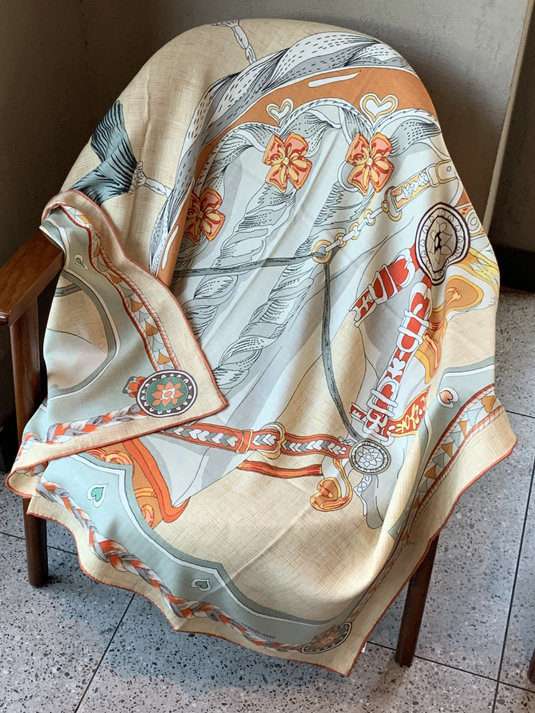 羊绒新款🆕👏👏买了都说好看‼️推荐💕爱马仕双面同色羊绒方巾【双面同色140】，顶级工艺超值‼️爱马仕专柜