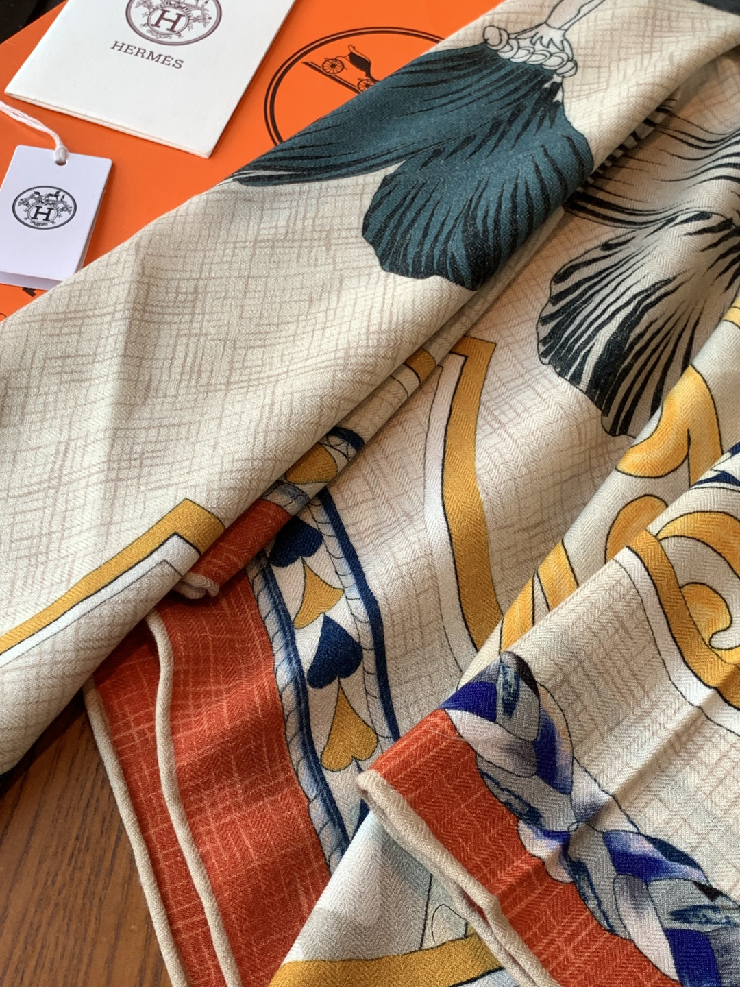 羊绒新款🆕👏👏买了都说好看‼️推荐💕爱马仕双面同色羊绒方巾【双面同色140】，顶级工艺超值‼️爱马仕专柜