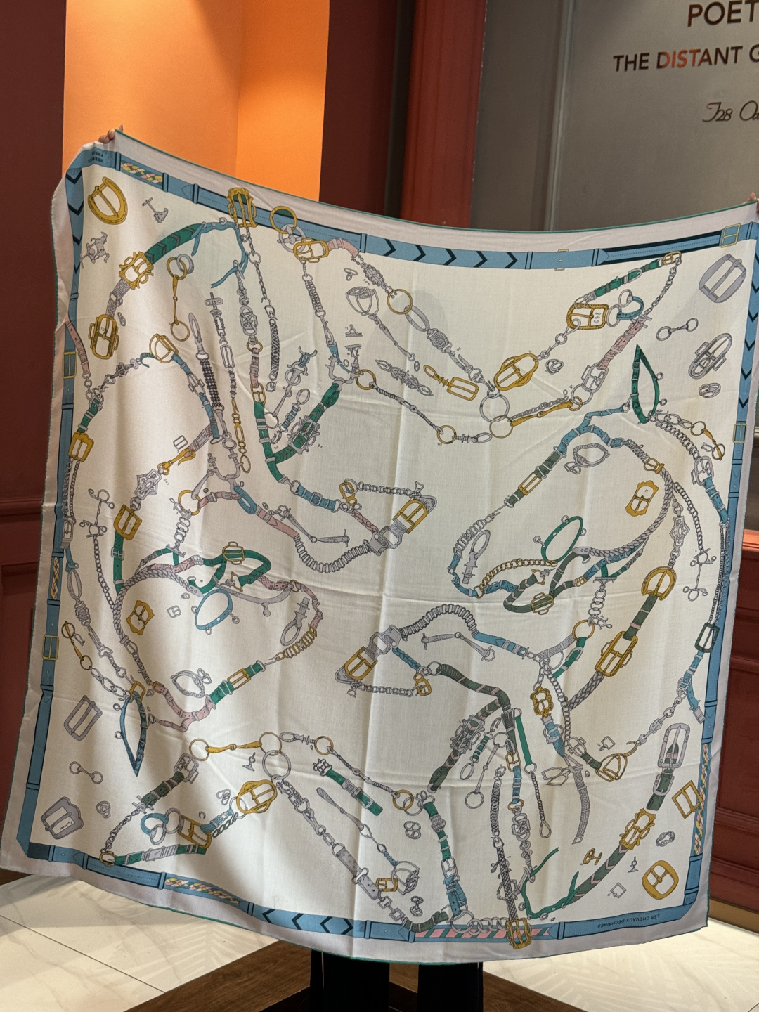 羊绒新款🆕👏👏买了都说好看‼️推荐💕爱马仕双面同色羊绒方巾【跃动的马儿双面同色140】，顶级工艺超值‼️