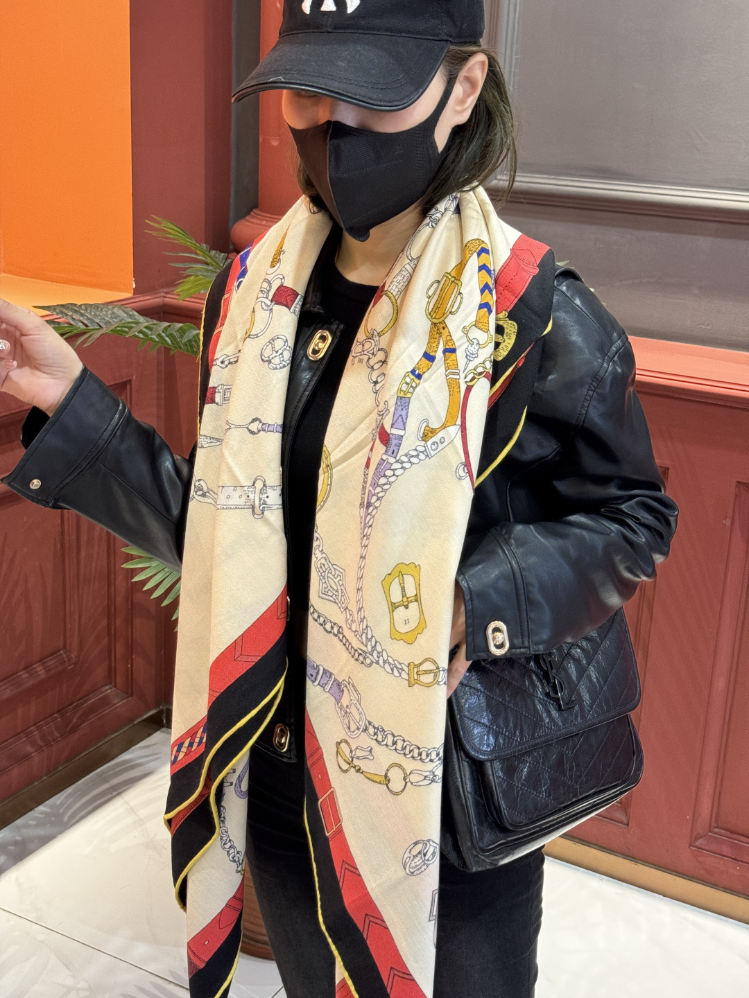 羊绒新款🆕👏👏买了都说好看‼️推荐💕爱马仕双面同色羊绒方巾【跃动的马儿双面同色140】，顶级工艺超值‼️