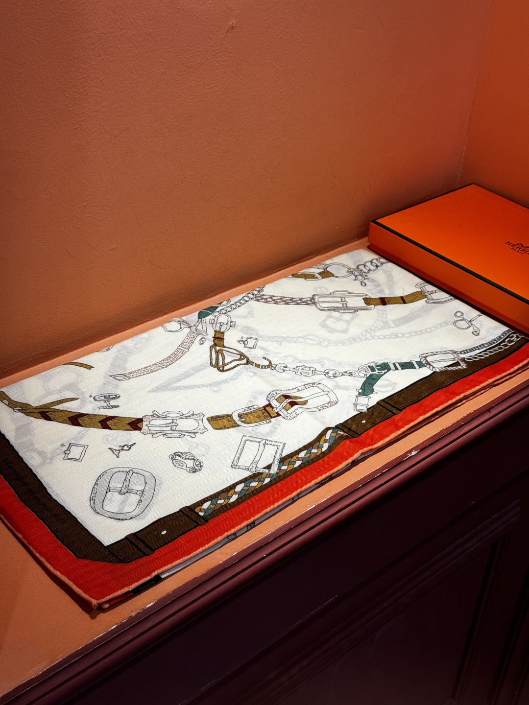 羊绒新款🆕👏👏买了都说好看‼️推荐💕爱马仕双面同色羊绒方巾【跃动的马儿双面同色140】，顶级工艺超值‼️