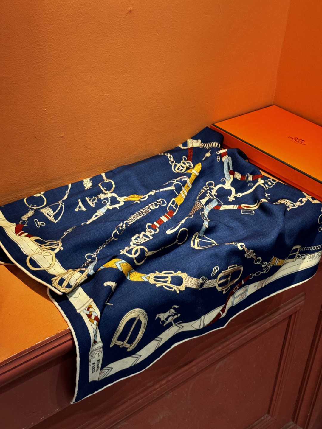 羊绒新款🆕👏👏买了都说好看‼️推荐💕爱马仕双面同色羊绒方巾【跃动的马儿双面同色140】，顶级工艺超值‼️