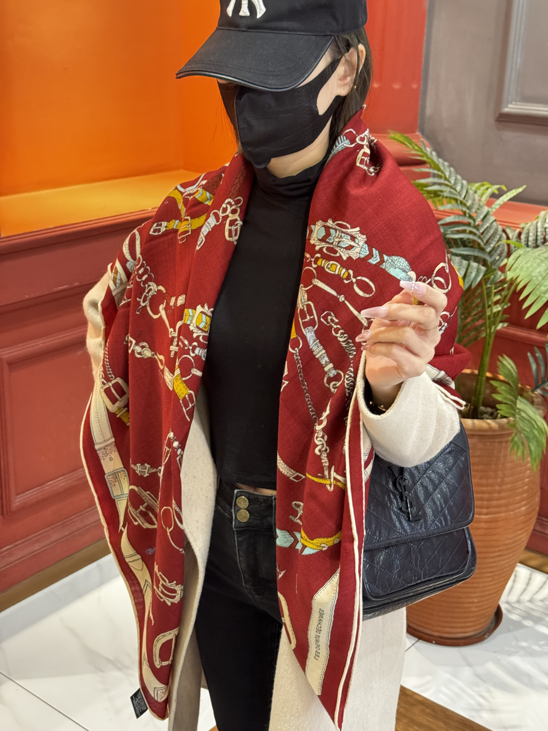 羊绒新款🆕👏👏买了都说好看‼️推荐💕爱马仕双面同色羊绒方巾【跃动的马儿双面同色140】，顶级工艺超值‼️