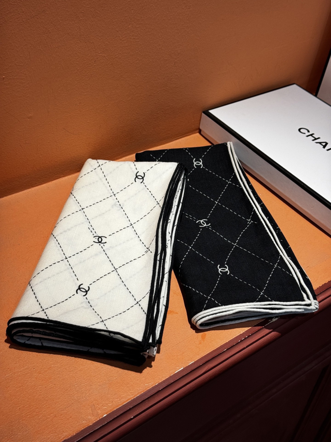 【升级双面同色 加密面料】 上新❤️ 140*140台版印花 黑白二色 高级都市新贵！山茶花的再一次邂逅