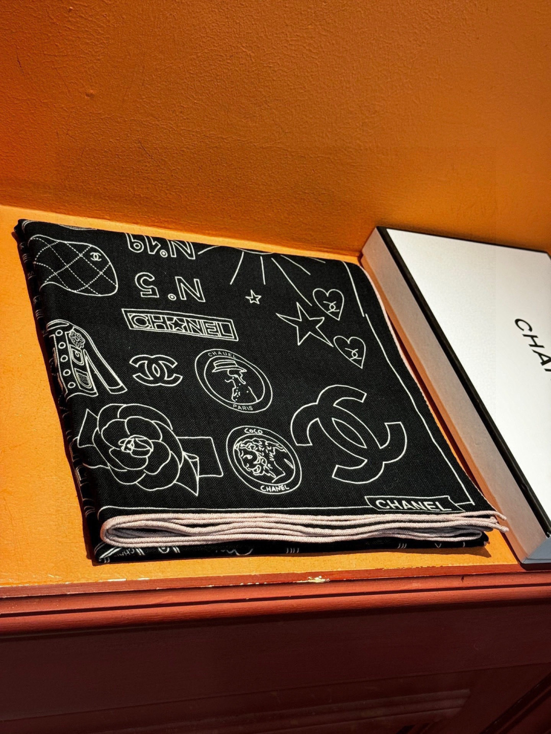 【升级双面同色 加密面料】 上新❤️ 140*140台版印花 黑白二色 高级都市新贵！山茶花的再一次邂逅