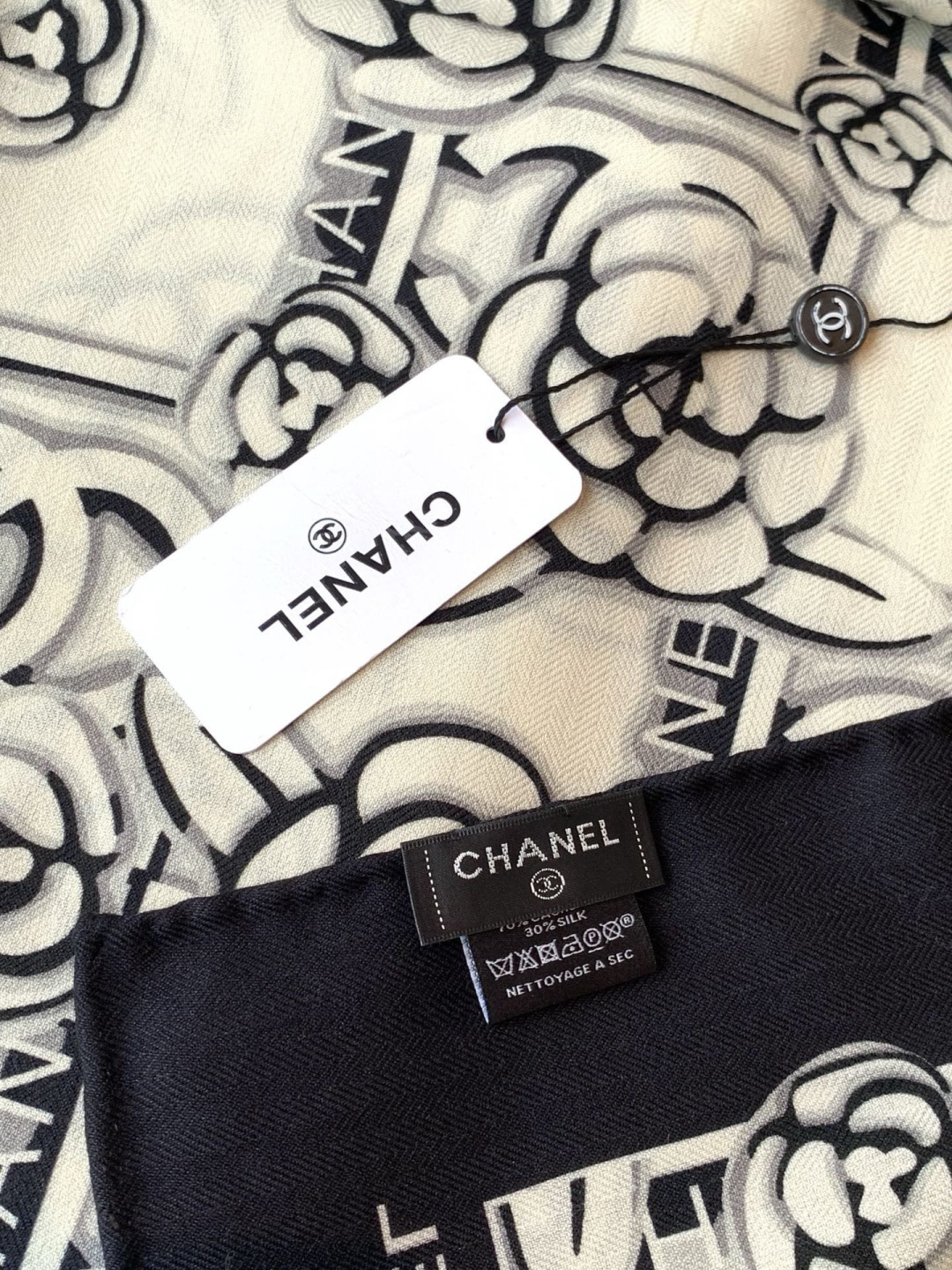 【升级双面同色 加密面料】 上新❤️ 140*140台版印花 黑白二色 高级都市新贵！山茶花的再一次邂逅