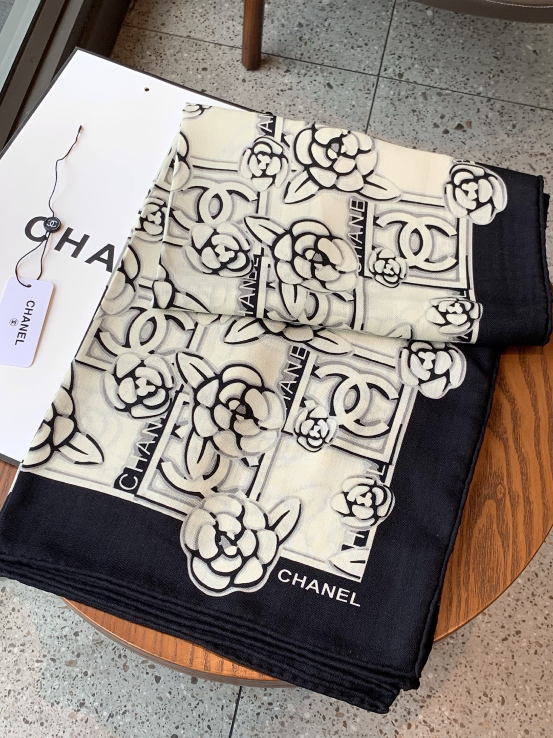 【升级双面同色 加密面料】 上新❤️ 140*140台版印花 黑白二色 高级都市新贵！山茶花的再一次邂逅