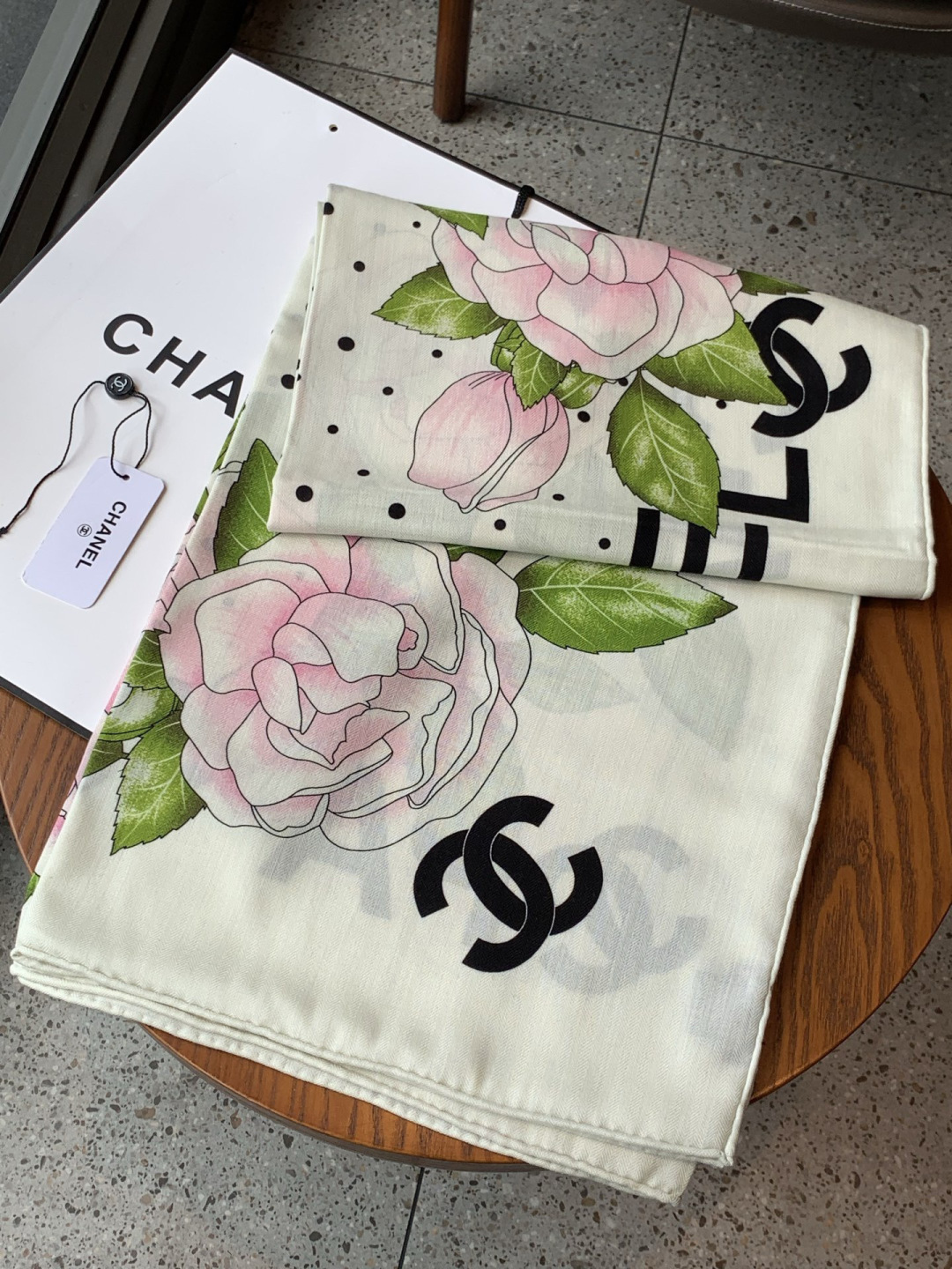 【升级双面同色 加密面料】 上新❤️ 140*140台版印花 黑白二色 高级都市新贵！山茶花的再一次邂逅