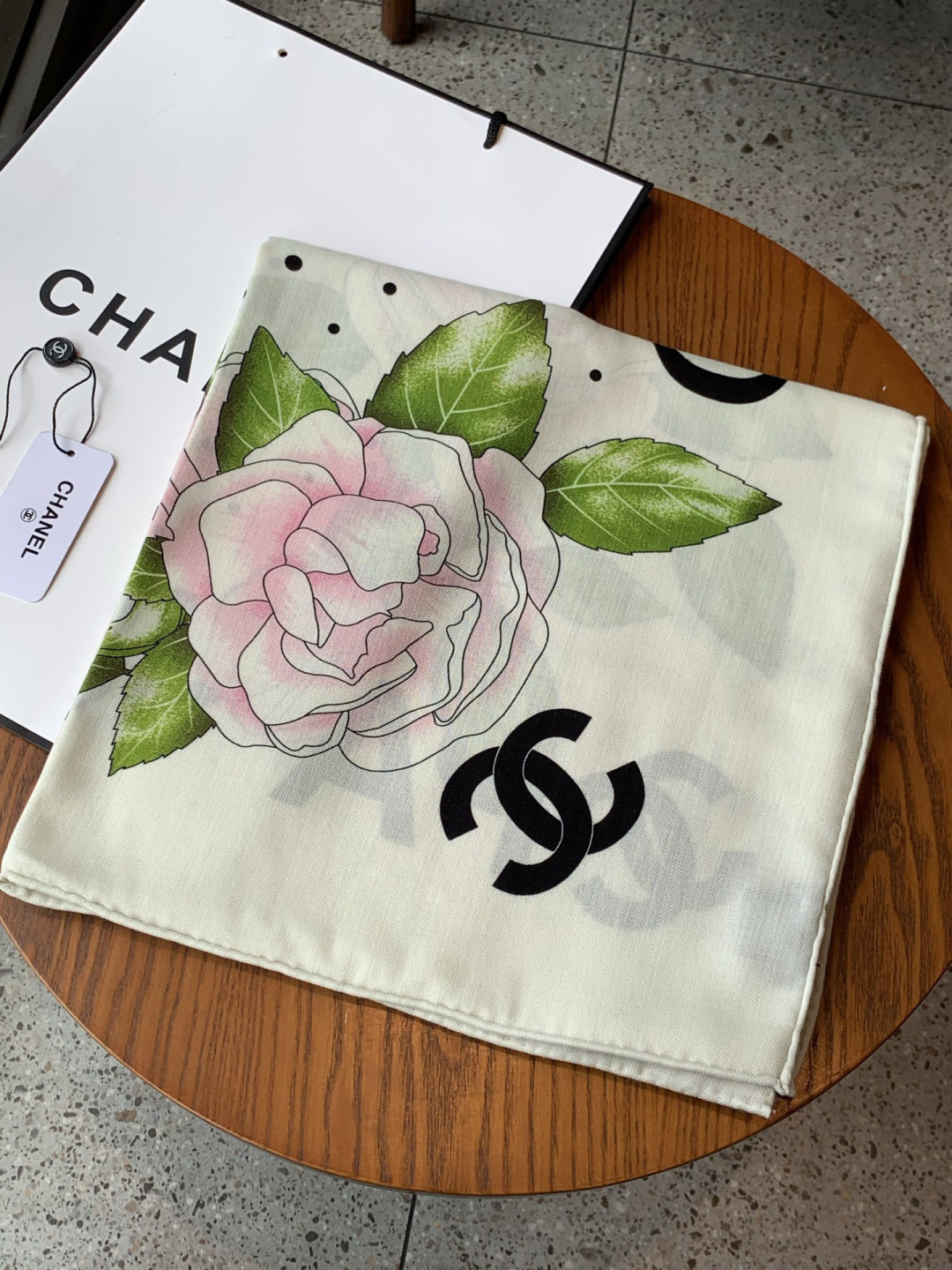 【升级双面同色 加密面料】 上新❤️ 140*140台版印花 黑白二色 高级都市新贵！山茶花的再一次邂逅