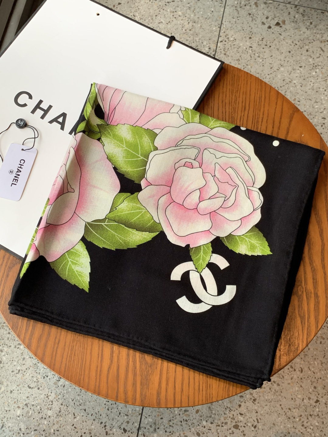 【升级双面同色 加密面料】 上新❤️ 140*140台版印花 黑白二色 高级都市新贵！山茶花的再一次邂逅