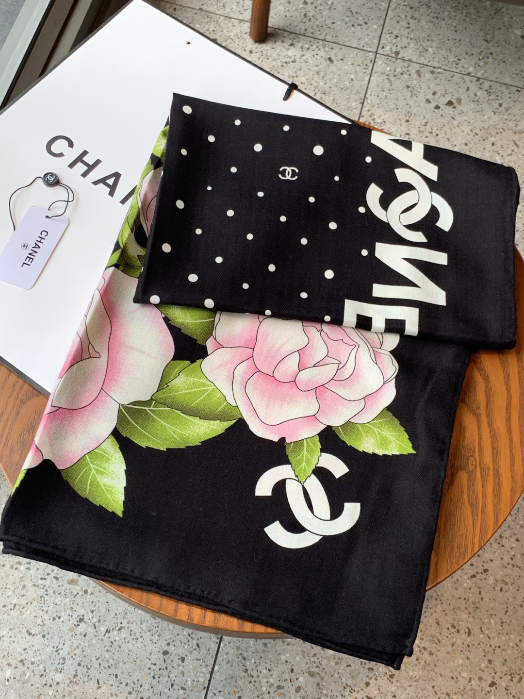 【升级双面同色 加密面料】 上新❤️ 140*140台版印花 黑白二色 高级都市新贵！山茶花的再一次邂逅