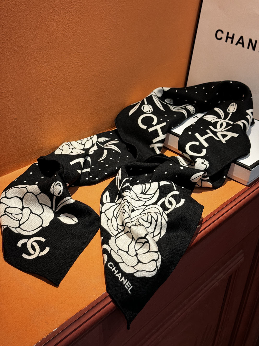 【升级双面同色 加密面料】 上新❤️ 140*140台版印花 黑白二色 高级都市新贵！山茶花的再一次邂逅