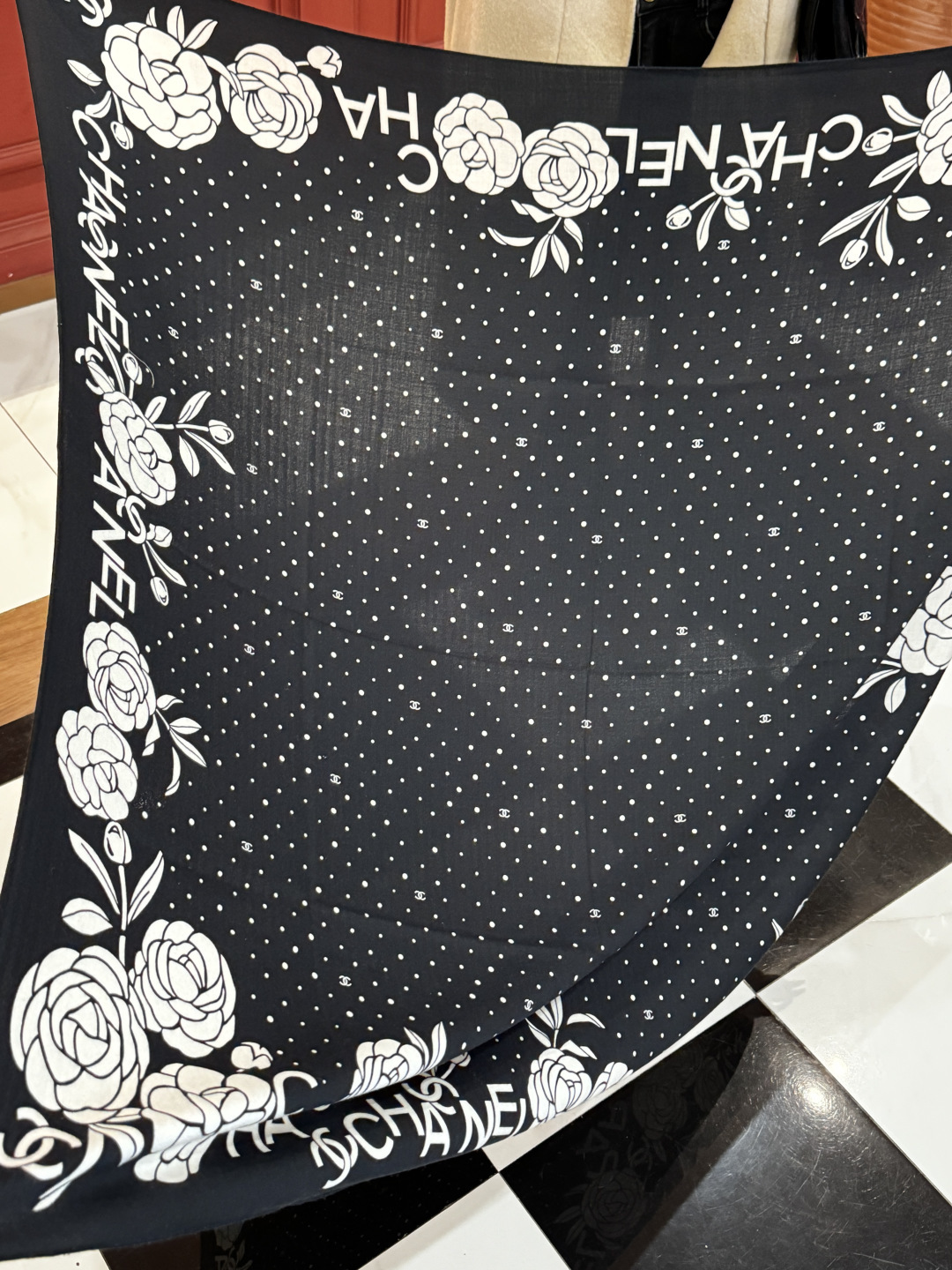 【升级双面同色 加密面料】 上新❤️ 140*140台版印花 黑白二色 高级都市新贵！山茶花的再一次邂逅