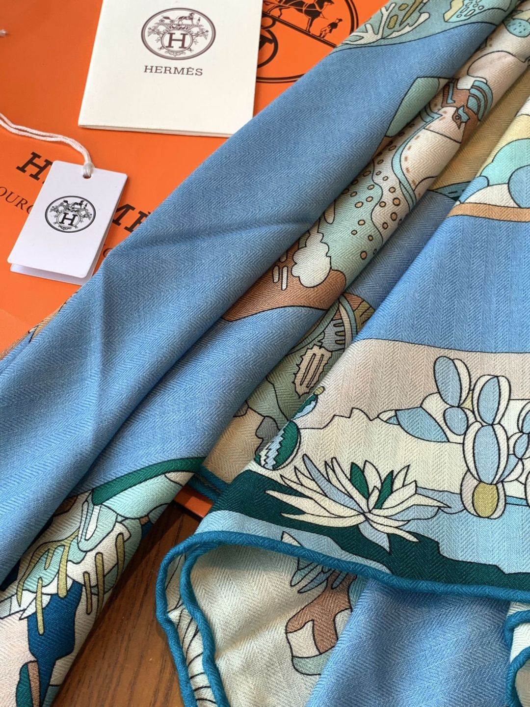 羊绒新款🆕👏👏买了都说好看‼️推荐💕爱马仕双面同色羊绒方巾【双面同色140】，顶级工艺超值‼️爱马仕专柜