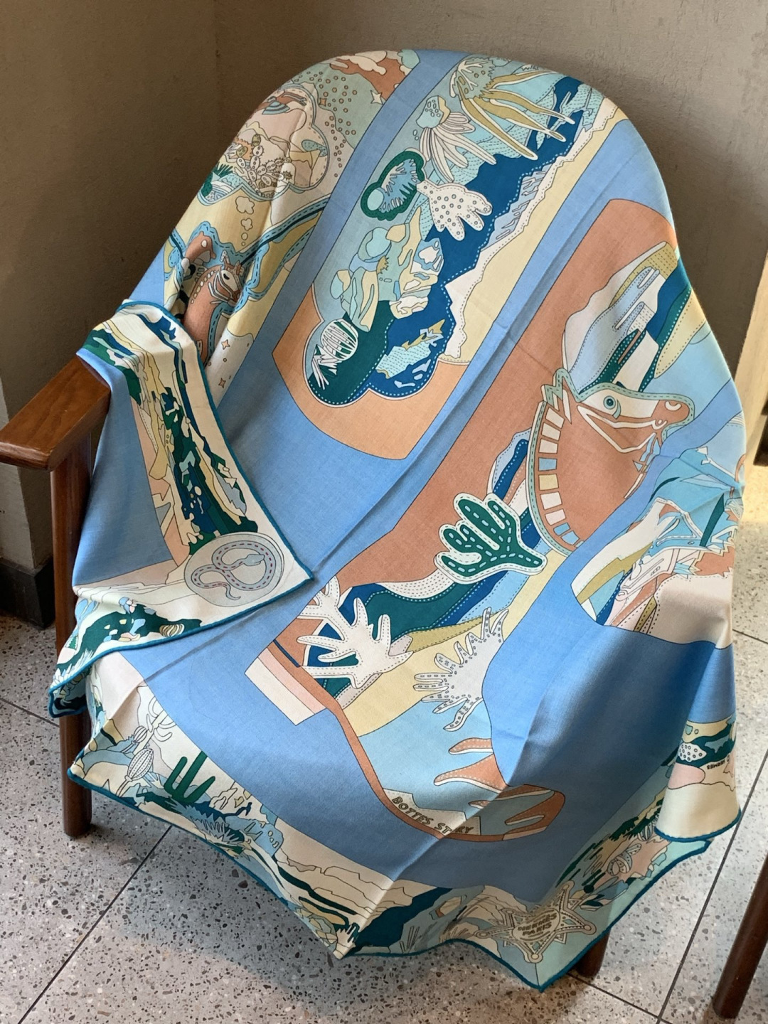 羊绒新款🆕👏👏买了都说好看‼️推荐💕爱马仕双面同色羊绒方巾【双面同色140】，顶级工艺超值‼️爱马仕专柜