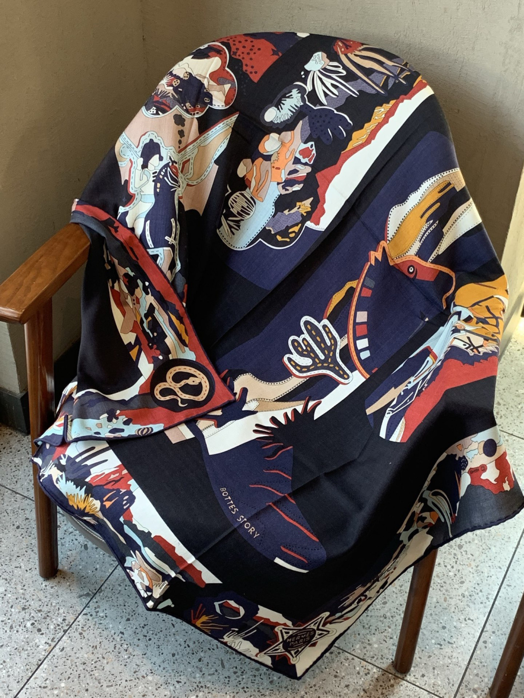 羊绒新款🆕👏👏买了都说好看‼️推荐💕爱马仕双面同色羊绒方巾【双面同色140】，顶级工艺超值‼️爱马仕专柜