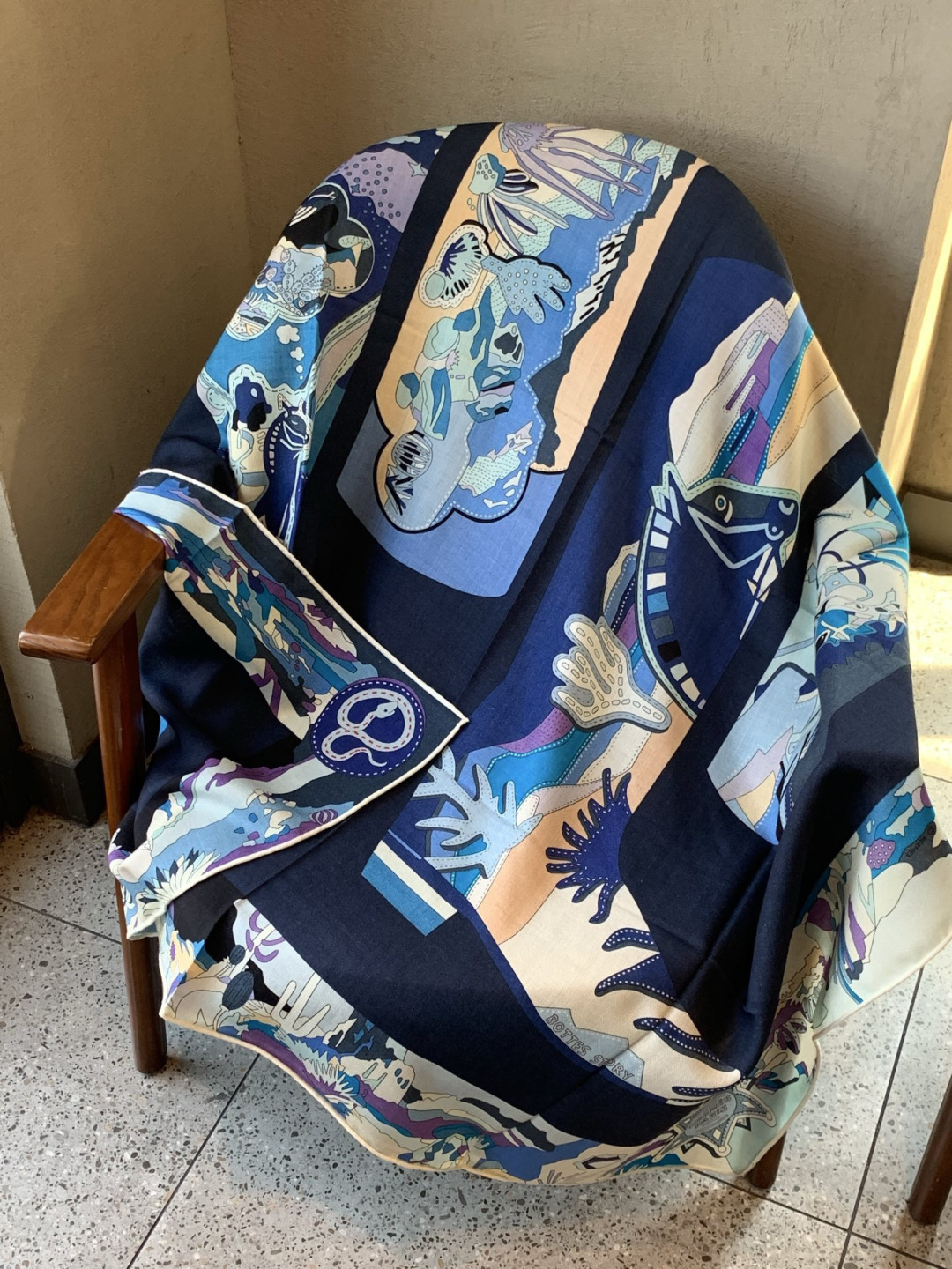 羊绒新款🆕👏👏买了都说好看‼️推荐💕爱马仕双面同色羊绒方巾【双面同色140】，顶级工艺超值‼️爱马仕专柜