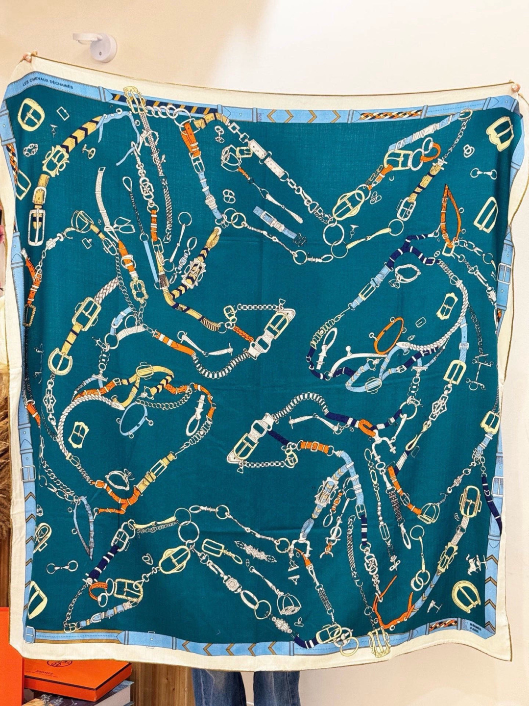 羊绒新款🆕👏👏买了都说好看‼️推荐💕爱马仕双面同色羊绒方巾【跃动的马儿双面同色140】，顶级工艺超值‼️