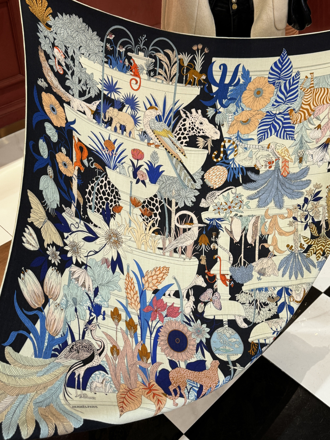 羊绒新款🆕👏买了都说好看‼️推荐💕爱马仕双面同色羊绒方巾，【奇珍乐园双面同色140】顶级工艺超值‼️爱马