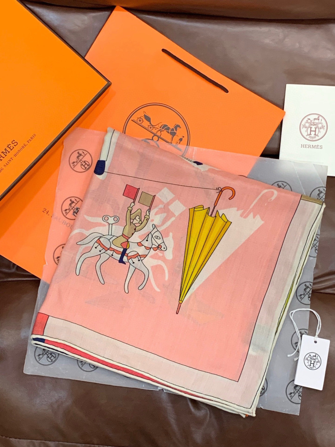 羊绒新款🆕👏👏买了都说好看‼️推荐💕爱马仕双面同色羊绒方巾【双面同色140】，顶级工艺超值‼️爱马仕专柜